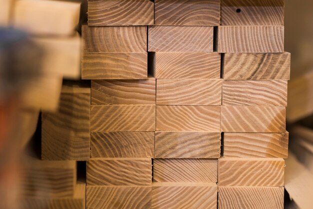 Porady na wybór odpowiedniego drewna konstrukcyjnego do Twojego projektu