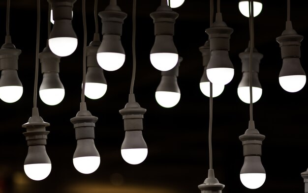 Jak wybrać odpowiednie oświetlenie LED dla przestrzeni roboczej w garażu?