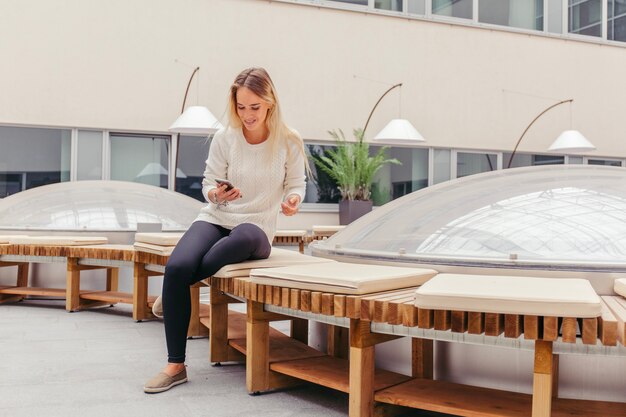 Zalety adaptacji przestrzeni kontenerowych na potrzeby biurowe i gastronomiczne