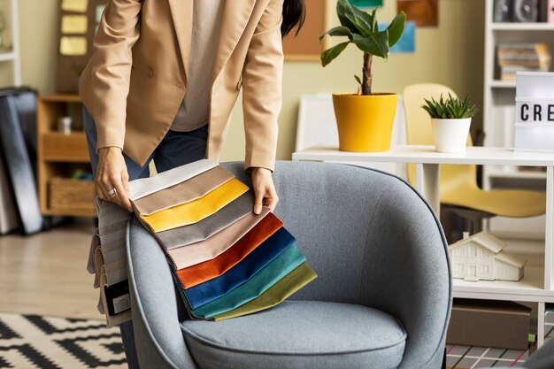 Jak wprowadzić harmonię do domowego wnętrza poprzez odpowiedni dobór kolorów?