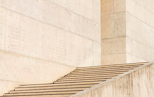 Estetyczne i funkcjonalne zastosowania kamienia naturalnego w nowoczesnej architekturze
